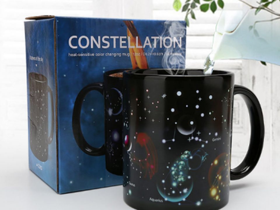 Taza que revela un diseño secreto con el calor