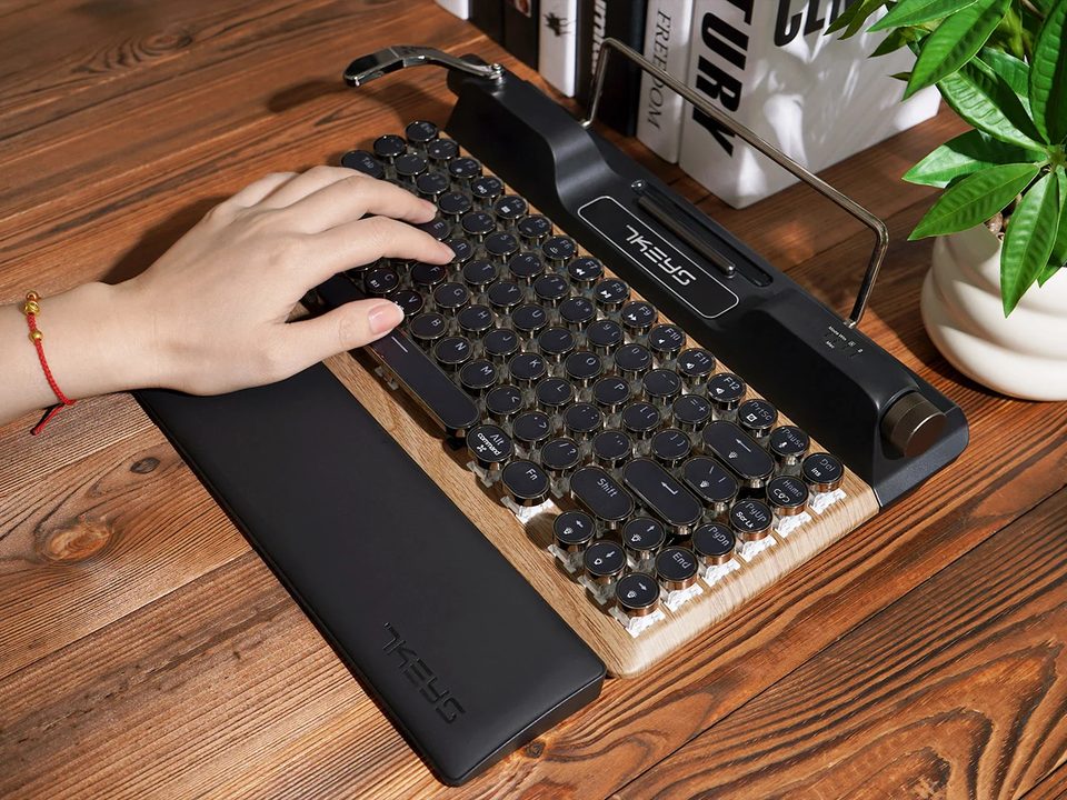 Teclado mecánico con teclas de máquina de escribir